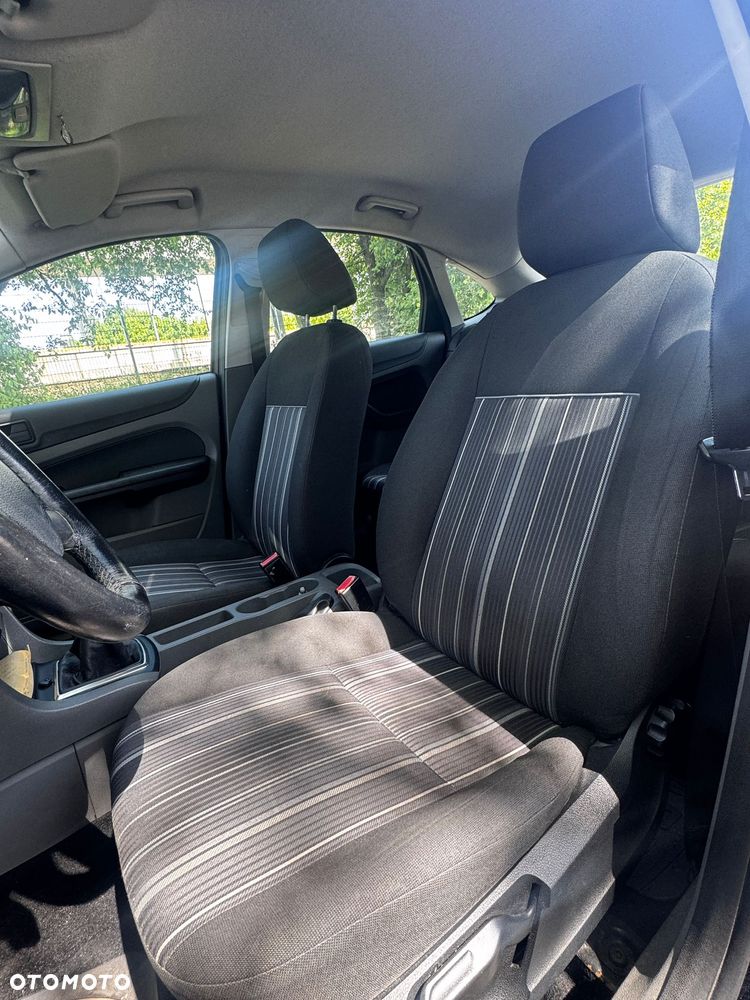 Ford Focus 1.6 Trend - 9