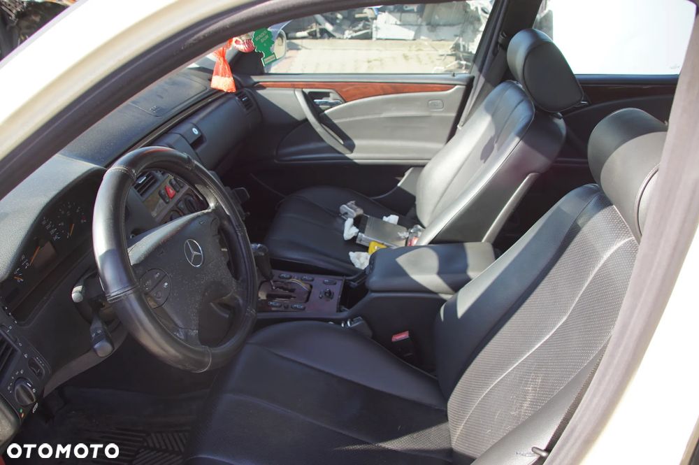 Auto na części - Mercedes E-Klasa W210 Lift 220 CDI 2.2 CDI 143 KM 611961 722699 623 1999R Silnik Skrzynia Maska Klapa Drzwi Szyba Lusterko Klamka Błotnik Deska Kokpit Sterownik Moduł Licznik - 11