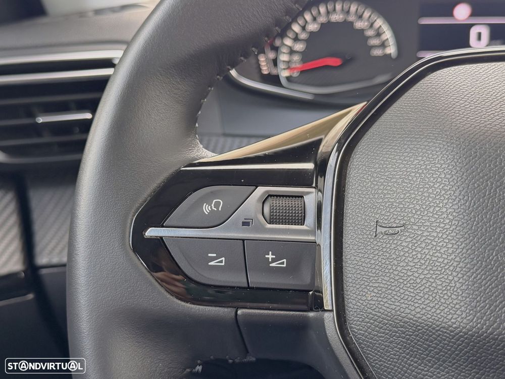 Peugeot 2008 1.2 PureTech Signature - 24