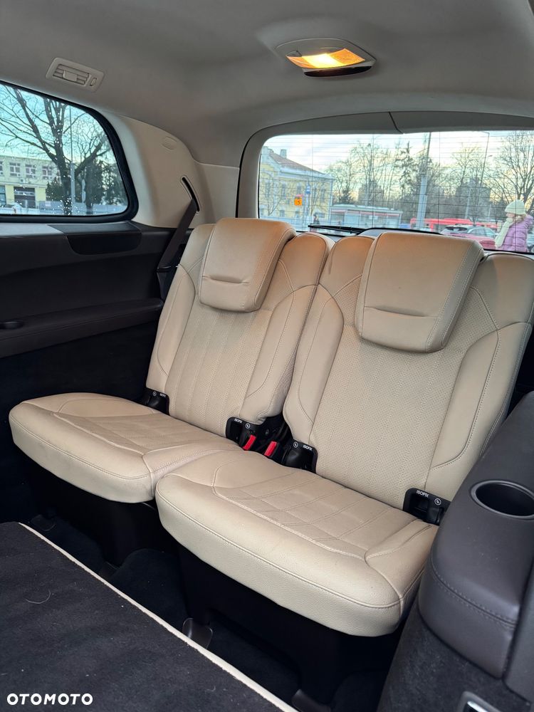 Mercedes-Benz GLS - 12