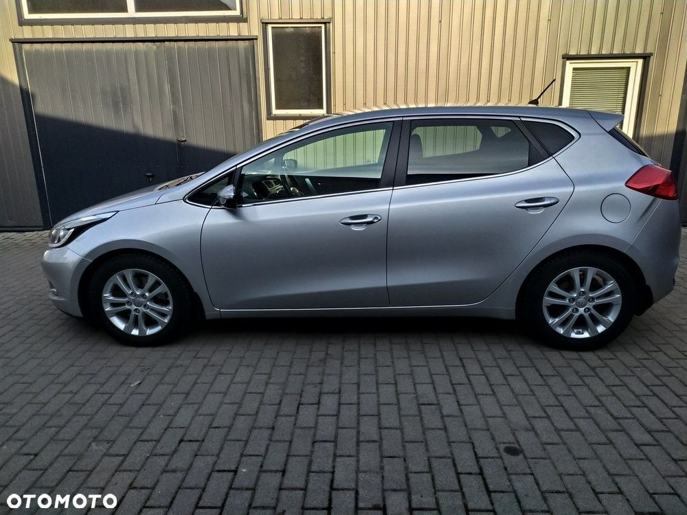 Kia Ceed 1.6 GDI ISG Dream-Team Edition - 4
