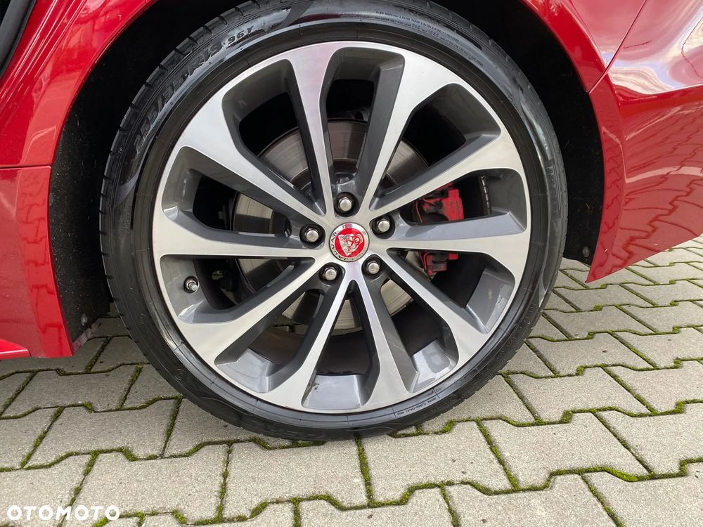Jaguar XE 2.0 D180 R-Dynamic SE - 6