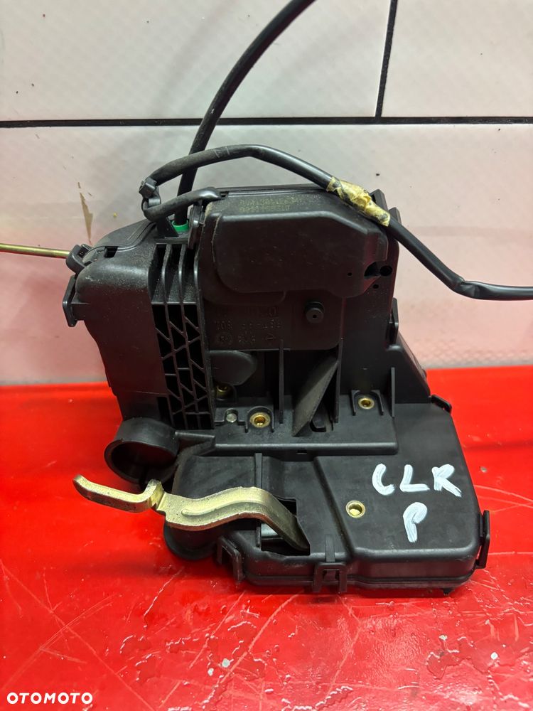 MERCEDES W209 CLK ZAMEK DRZWI PRAWY PRZOD 2097200435 - 2