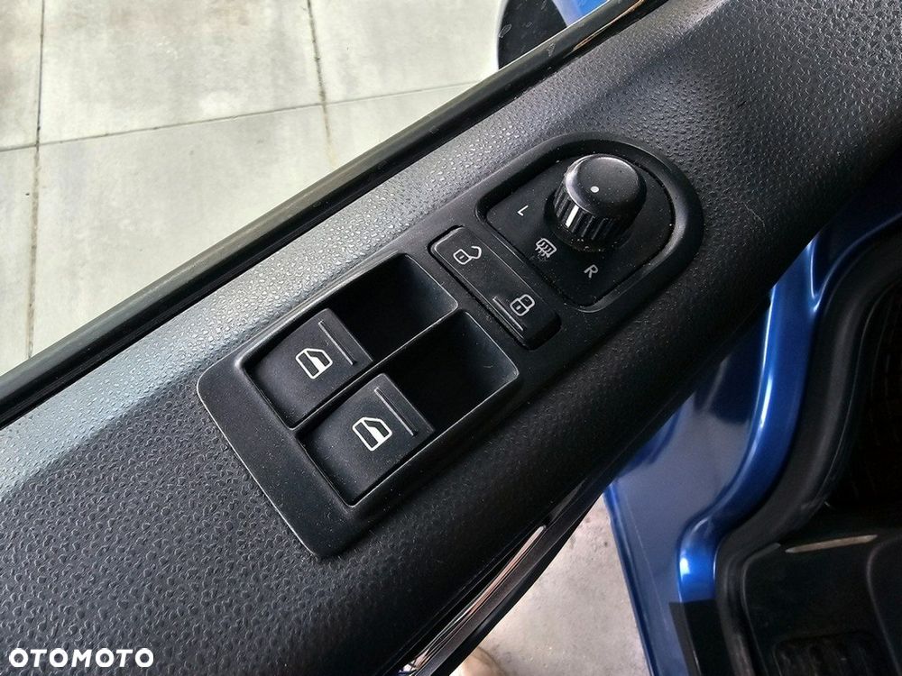 Volkswagen Caravelle - 12