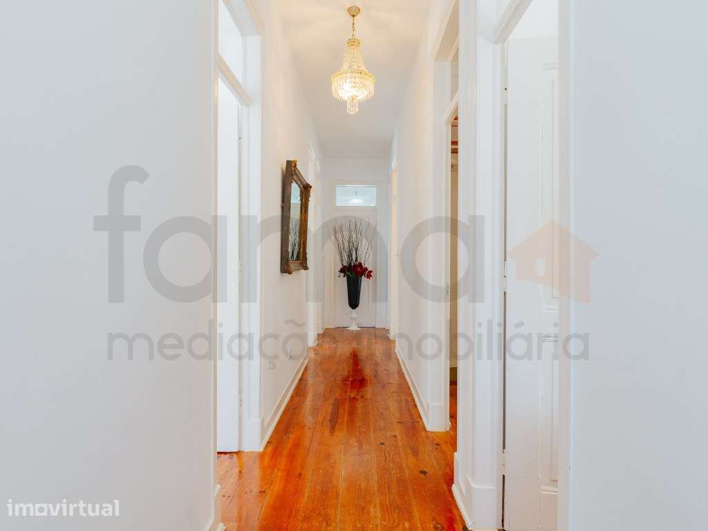 Moradia Bifamiliar T10 com Piscina e Elevada Rentabilidade - Parede... - Grande imagem: 3/60