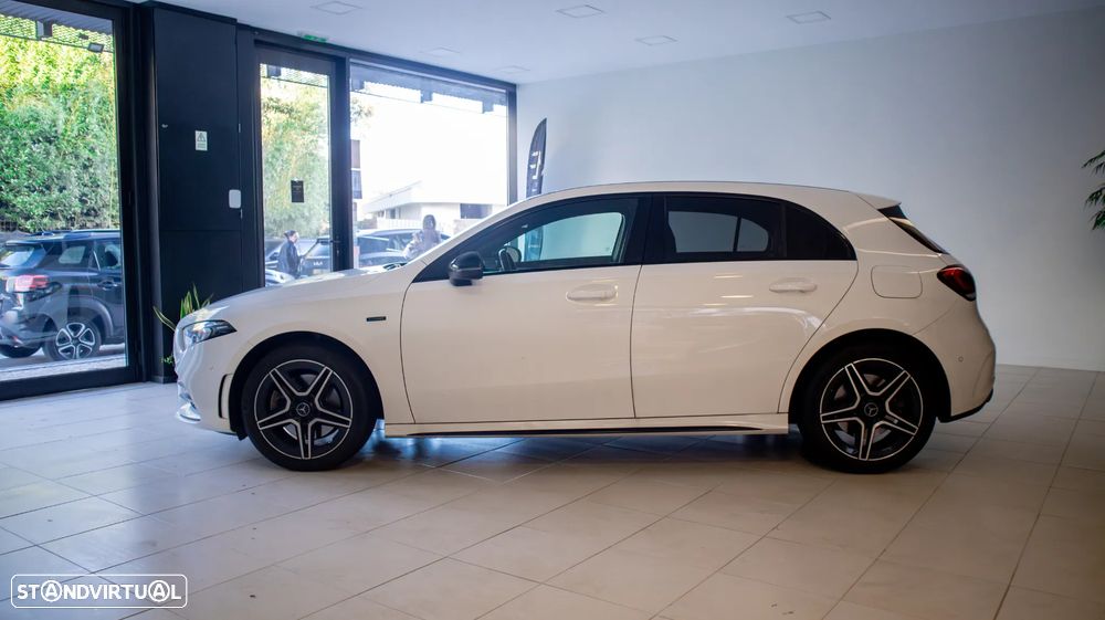 Mercedes-Benz A 250 e AMG Line - 2