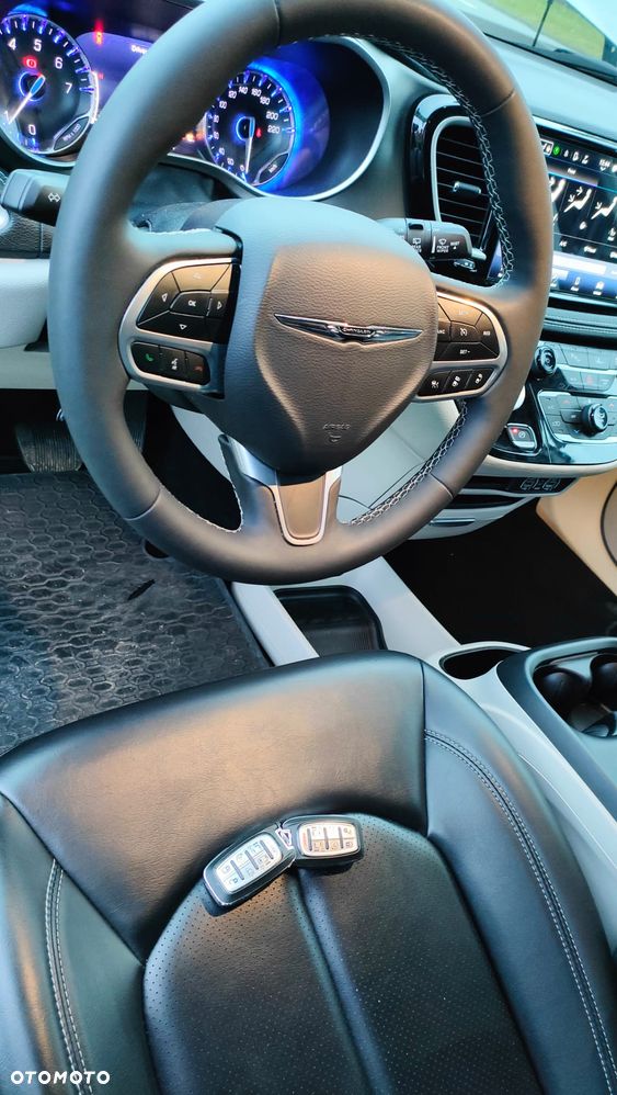 Chrysler Pacifica - 27