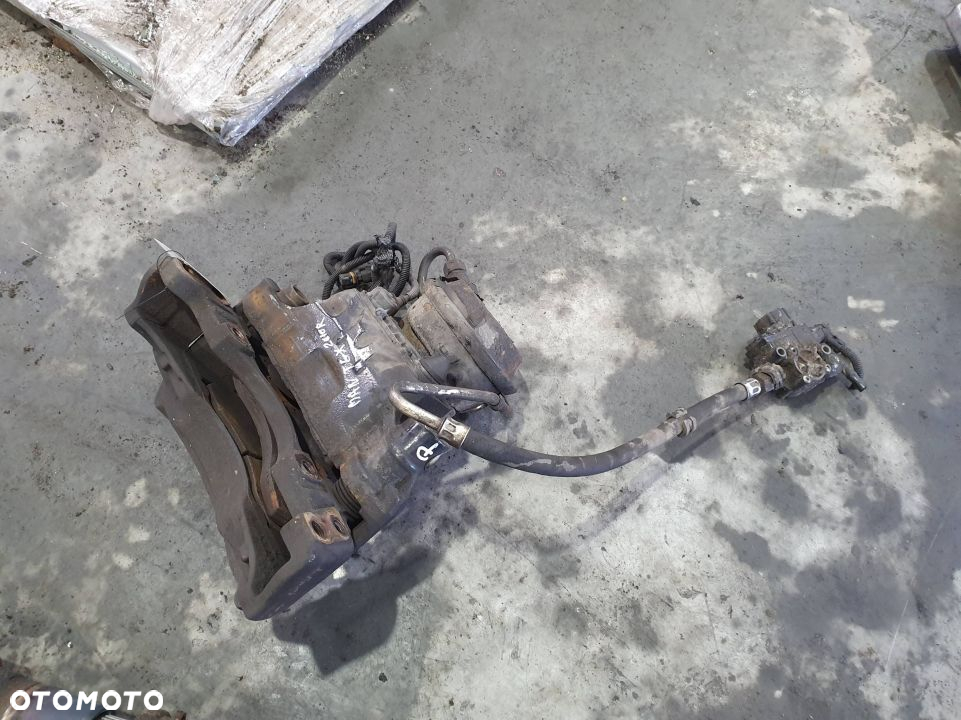 ZACISK HAMULCOWY PRZÓD LEWY MAN TGX 18.400 - 4