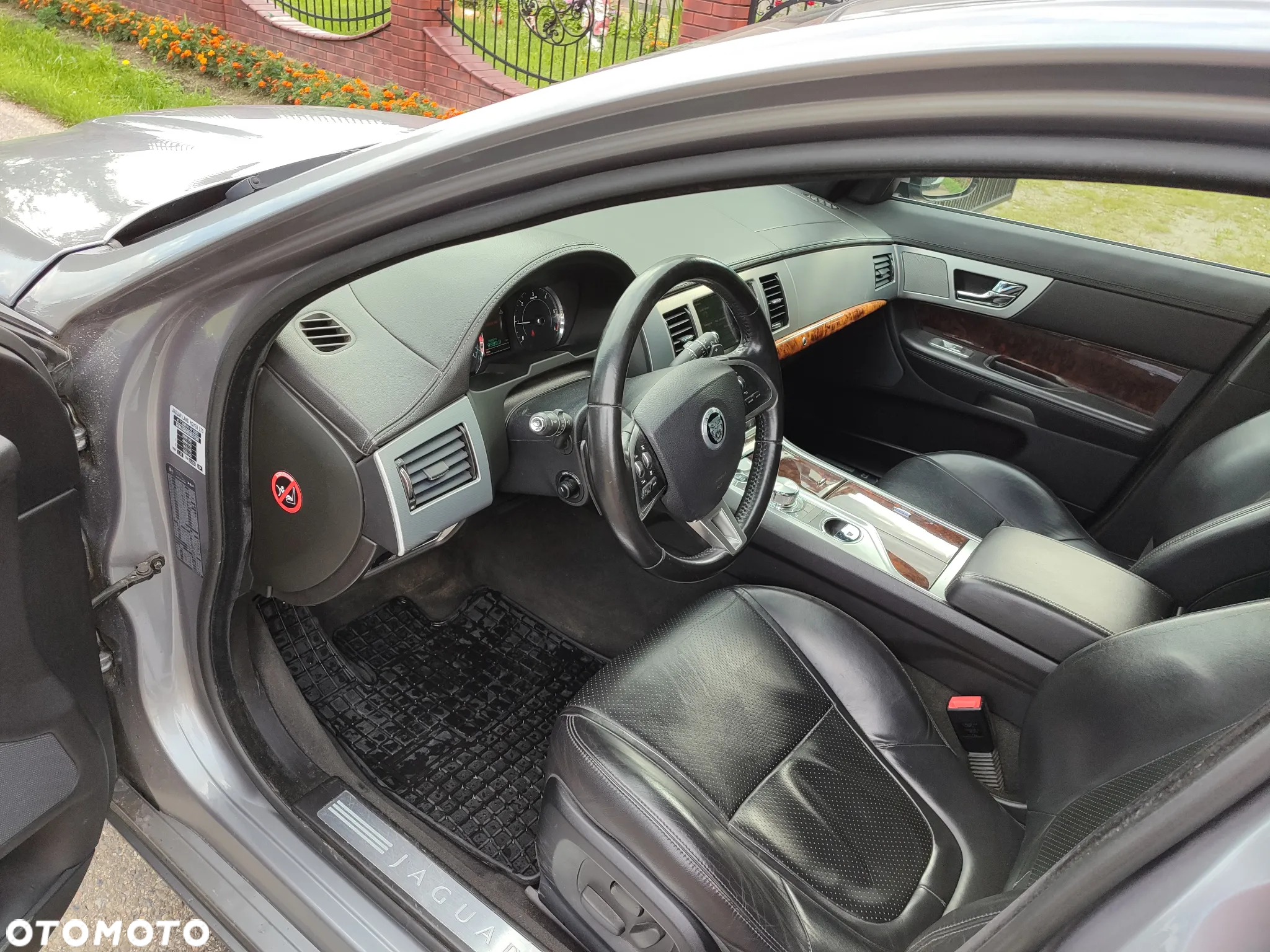 Jaguar XF 2.2 D Luxury - 8