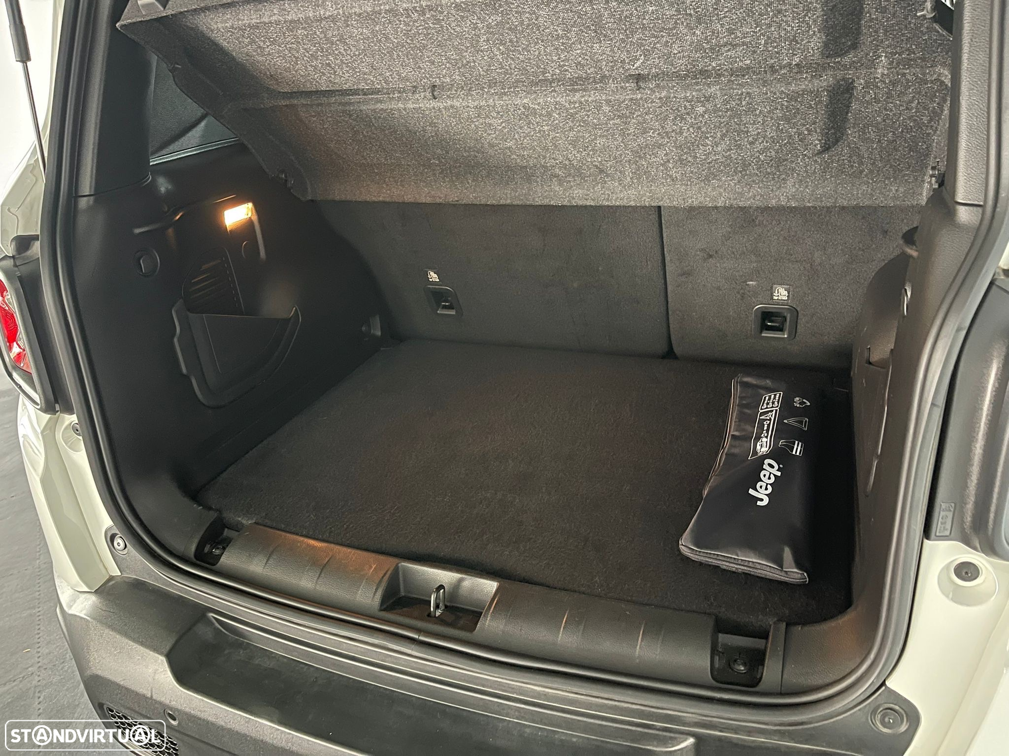 Jeep Renegade 1.0 T Limited - 20