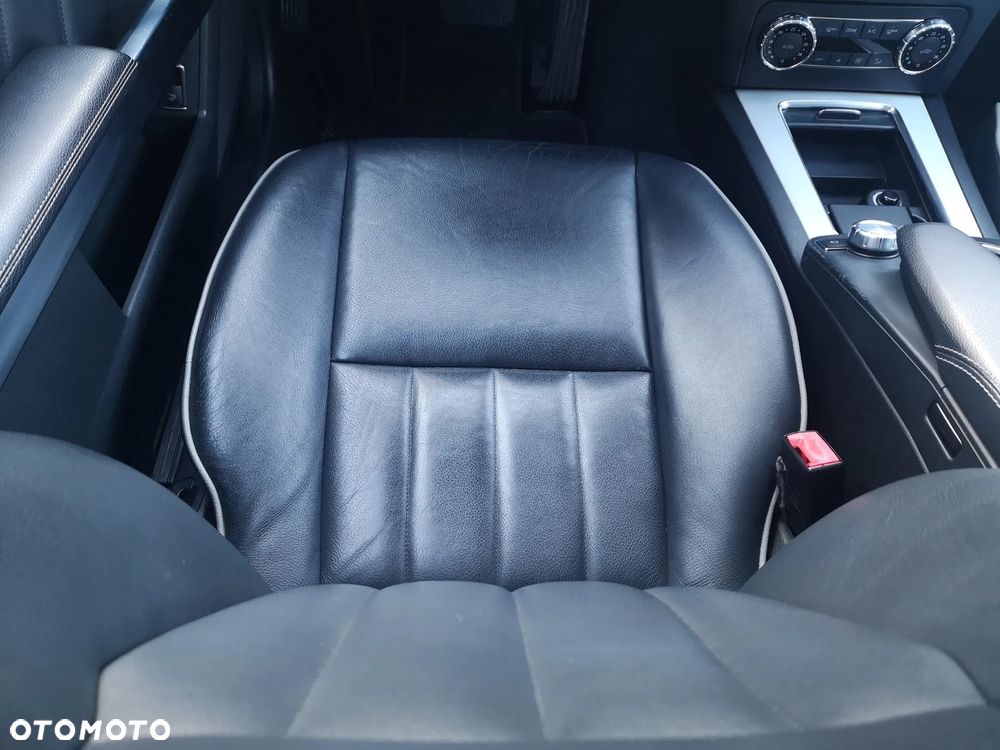 Mercedes-Benz GLK 350 4-Matic - 11