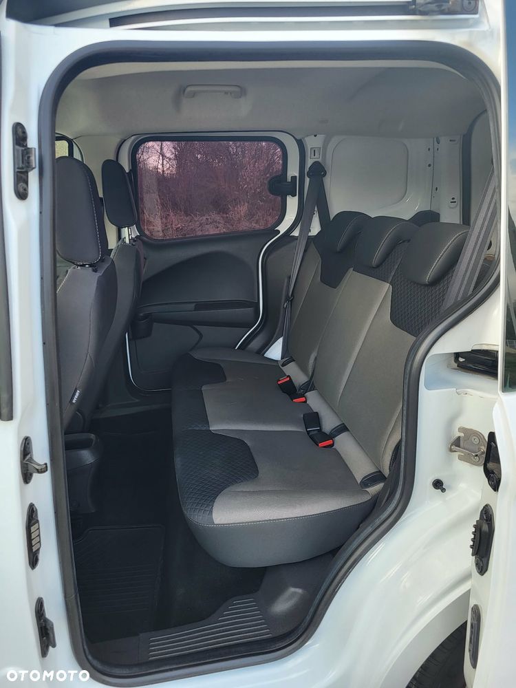 Ford Transit Courier - 8