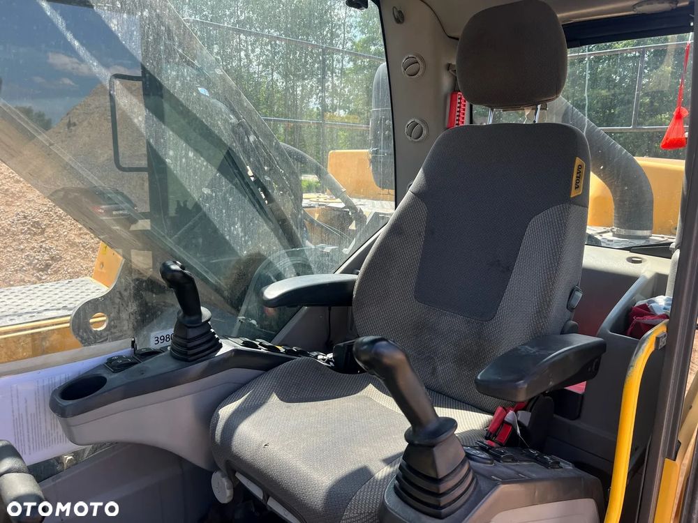 Volvo EC300DL - 15