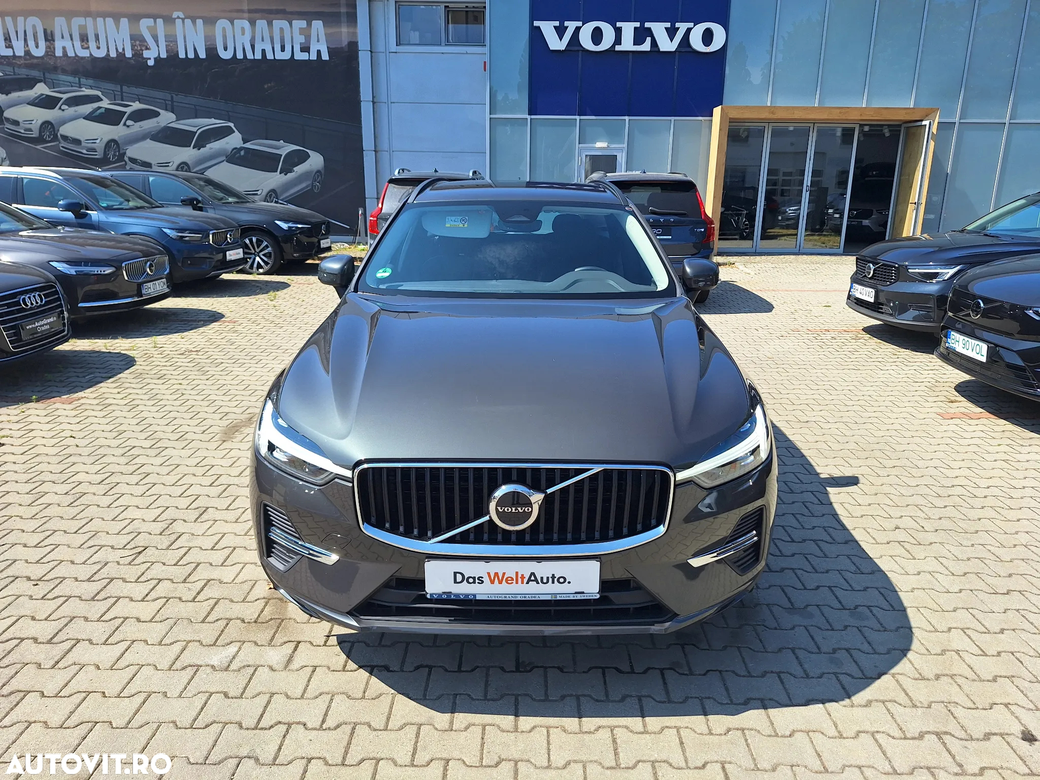 Volvo XC 60 B4 MHEV AWD Momentum Pro - 4