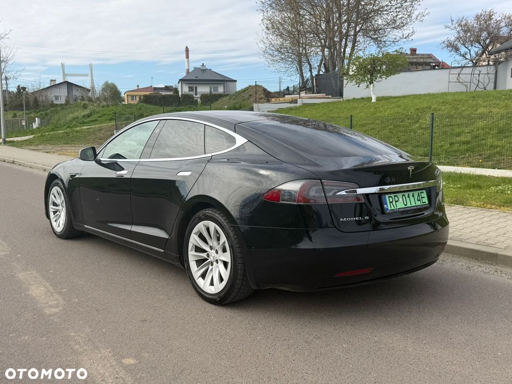 Tesla Model S - 12