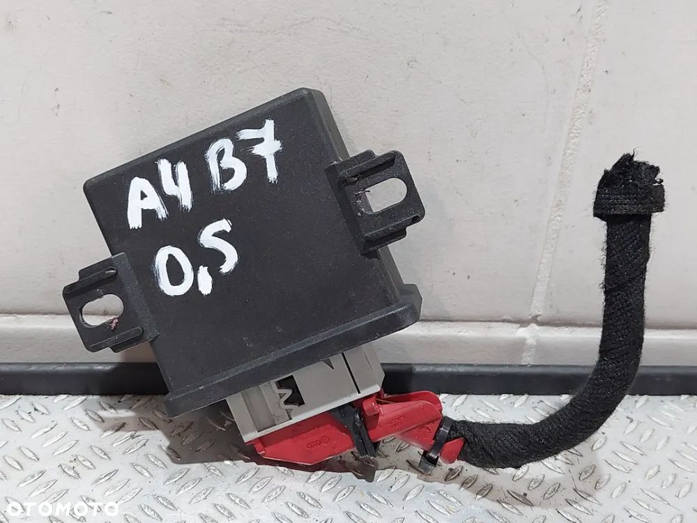 MODUŁ STEROWNIK ŚWIATEŁ AUDI A4 B7 NR 8P0907357E - 2