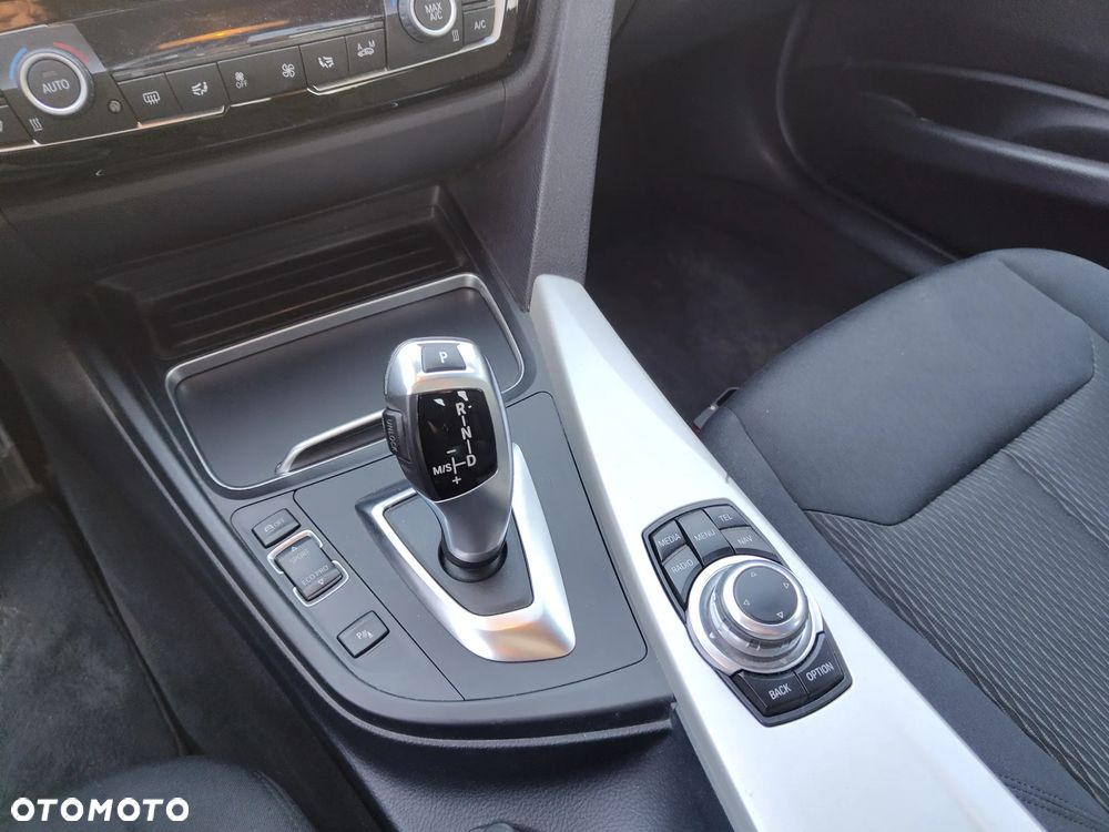 BMW Seria 3 318i - 8