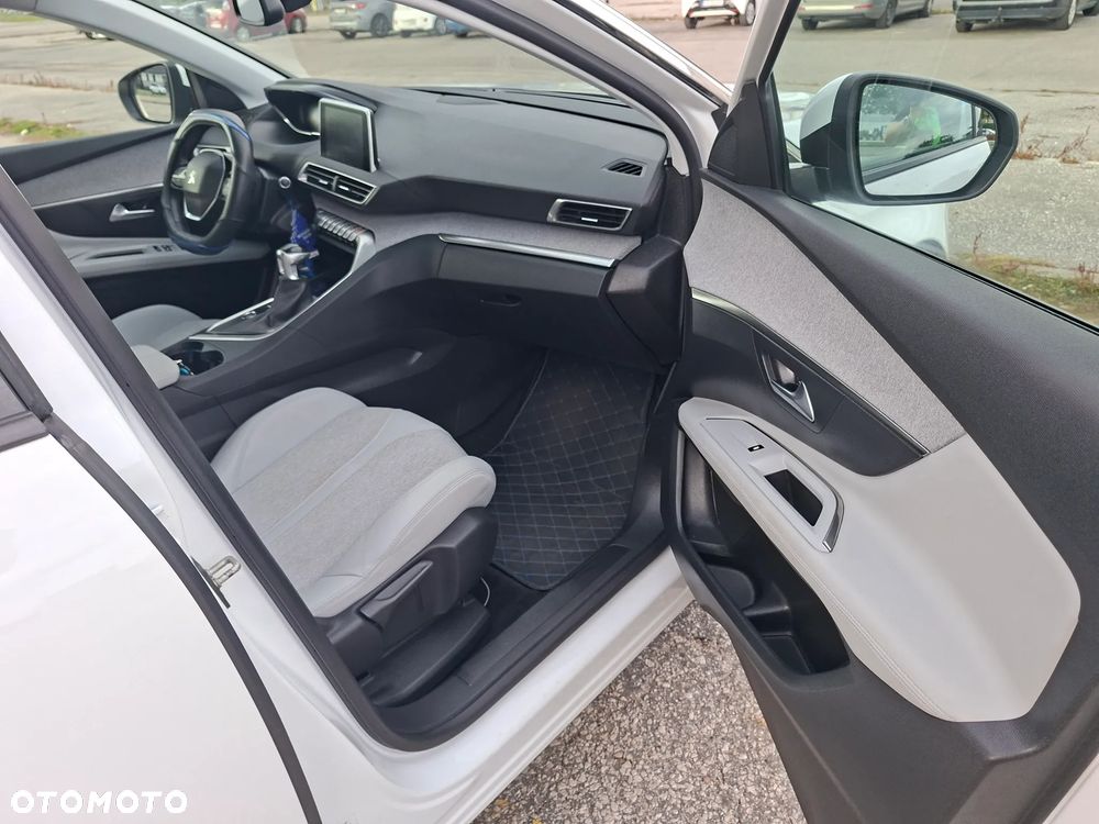 Peugeot 3008 1.2 PureTech GPF Allure S&S - 9