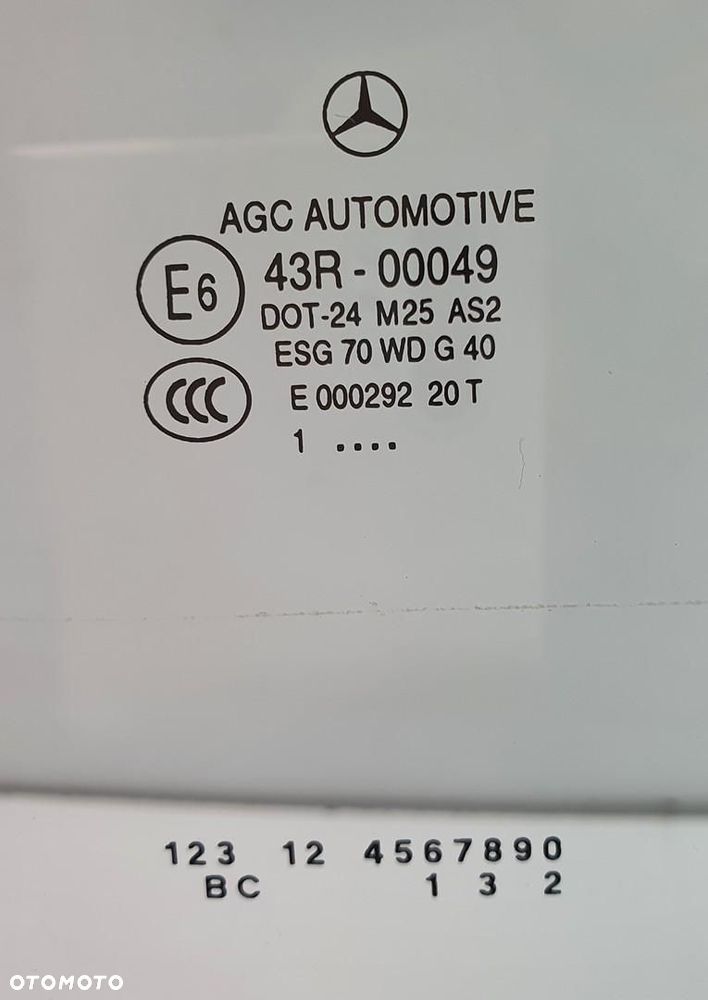 SZYBA DRZWI PRAWY PRZÓD MERCEDES GLK X204 - 2