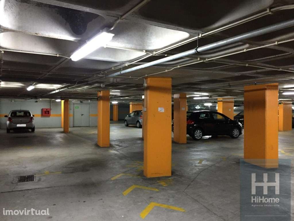 Estacionamento no centro da cidade de Santa Cruz - Grande imagem: 2/5