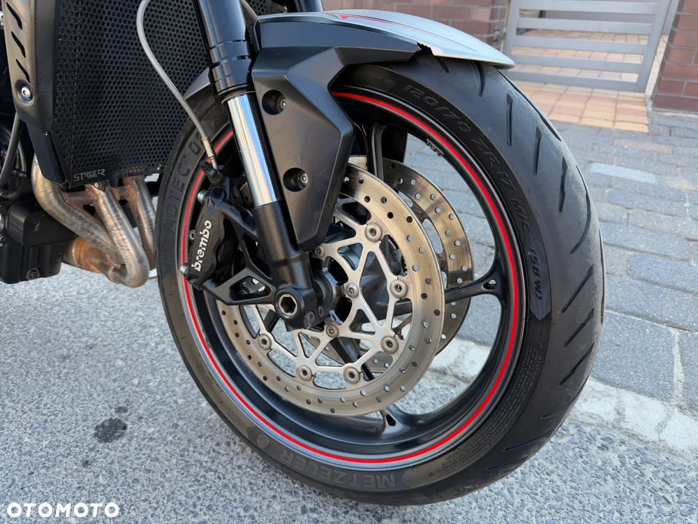 Triumph Street Triple - 12
