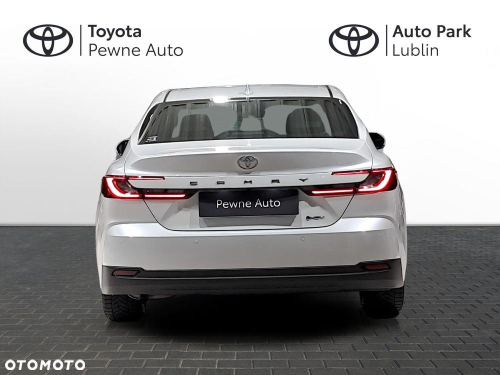 Toyota Camry - 4