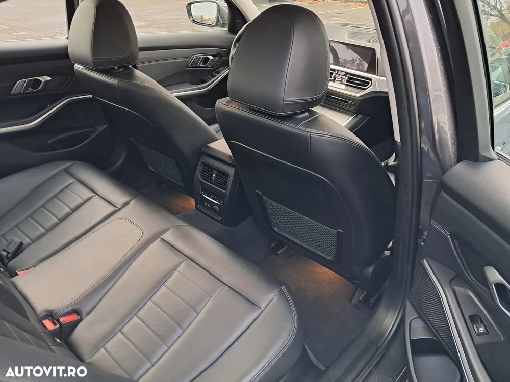 BMW Seria 3 330i AT Luxury Line - 18