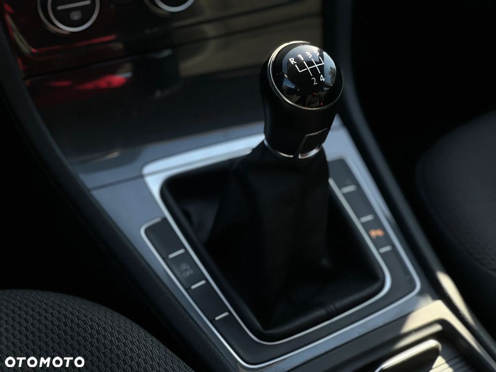 Volkswagen Golf - 22