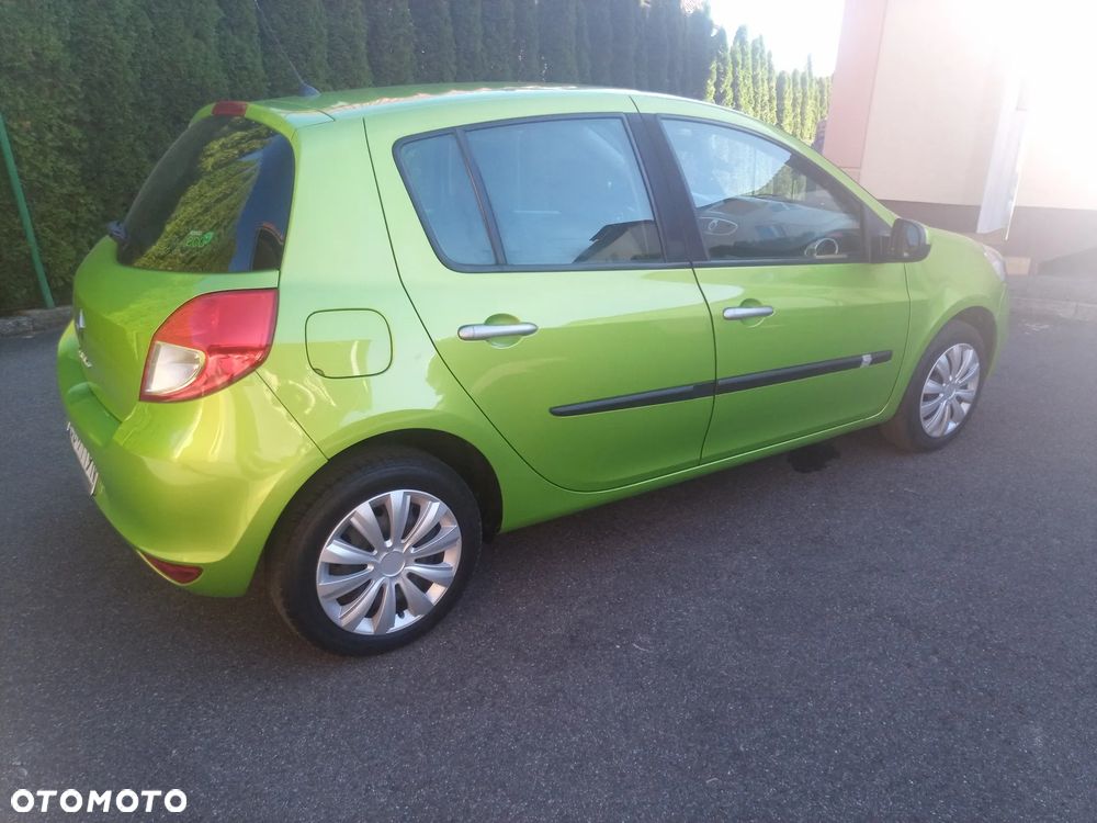 Renault Clio 2010 photo 4