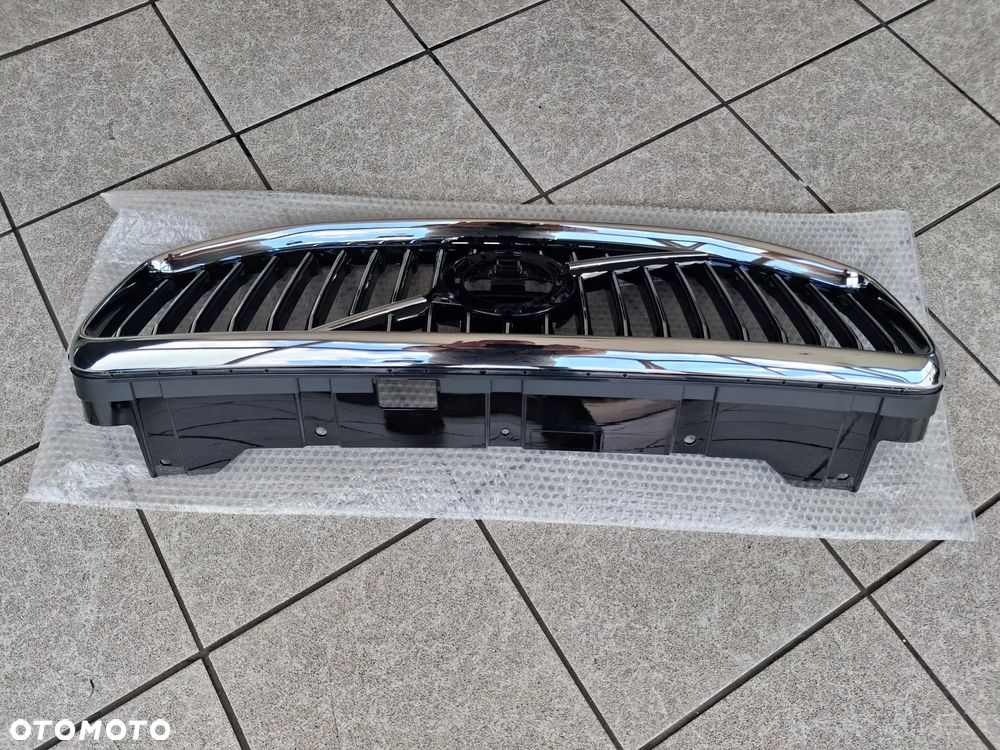 Grill Krata wloty powietrza Atrapa zderzaka Volvo XC60 II 2018- wersja z kamerą - 3
