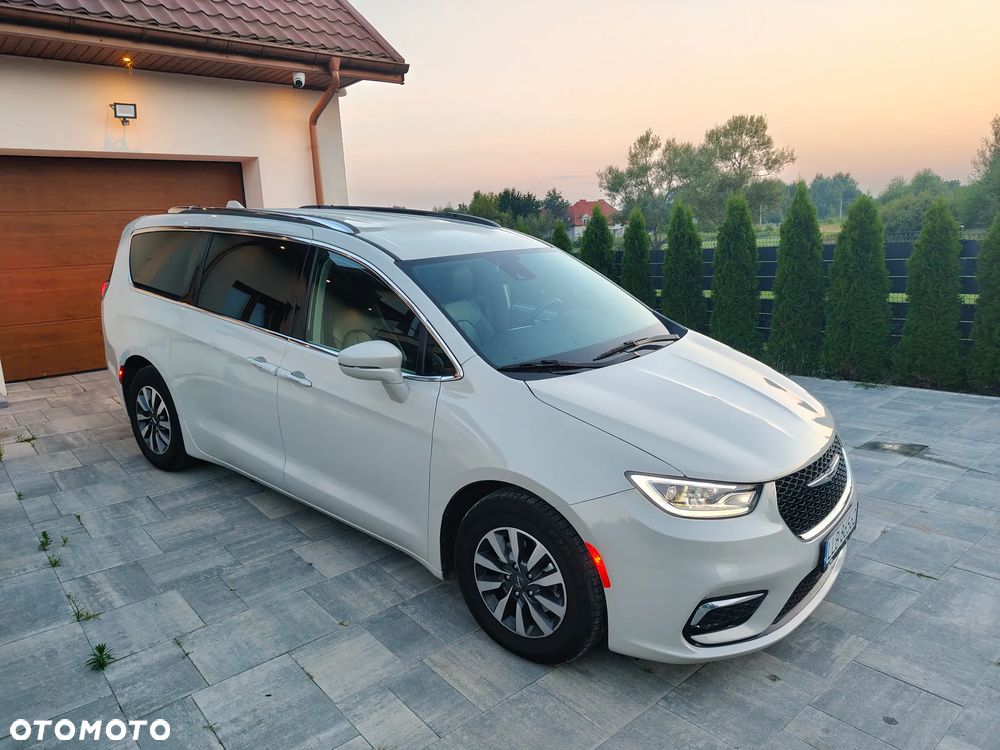 Chrysler Pacifica - 16