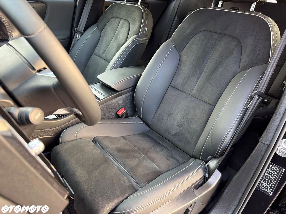Volvo XC 40 B3 B DKG Ultra Black Edition - 20