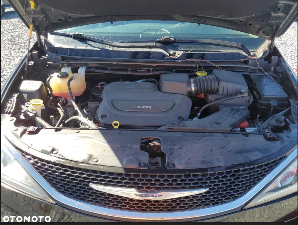 Chrysler Pacifica - 11