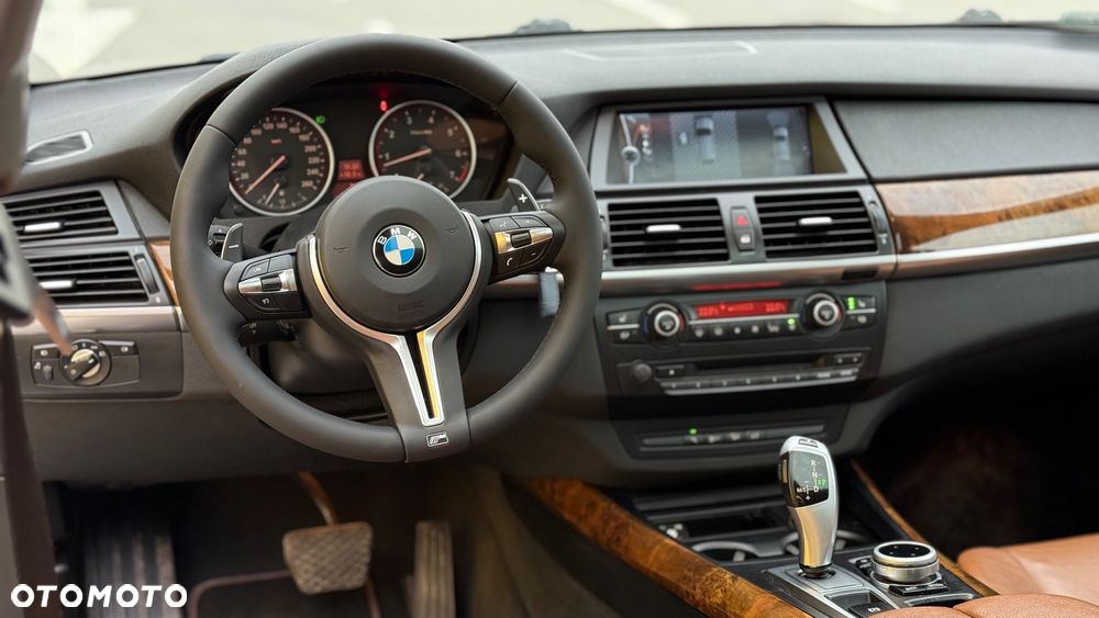 BMW X5 4.8i xDrive - 9