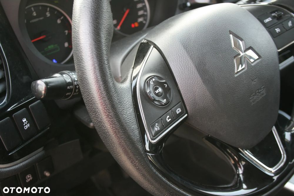 Mitsubishi Outlander - 11