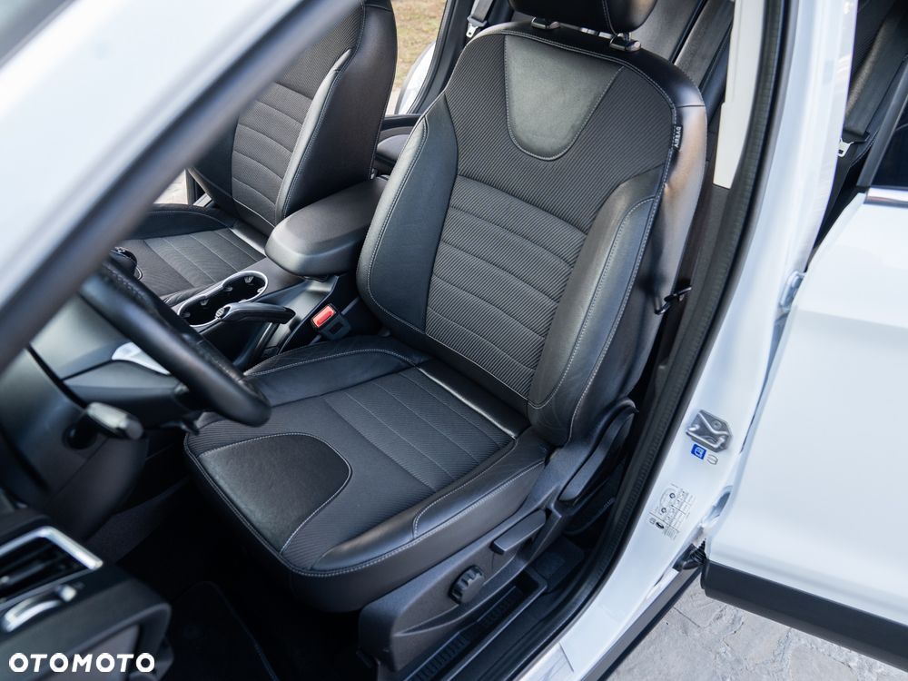 Ford Kuga 2.0 TDCi 2x4 Titanium - 25