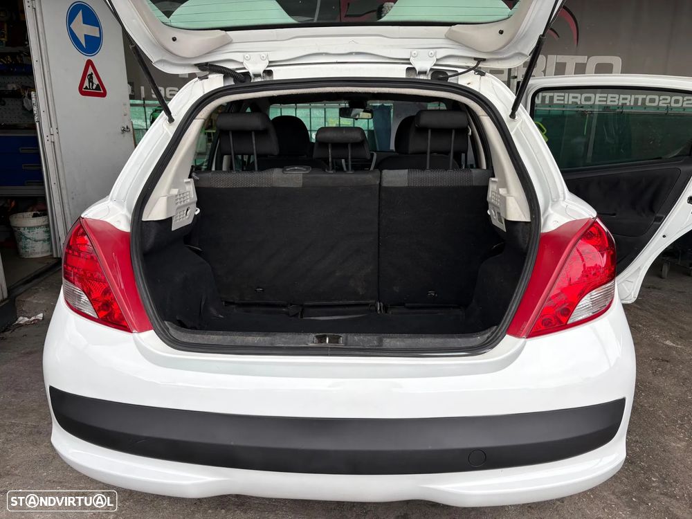 Peugeot 207 90 HDi FAP (Blue Lion) 99G - 7