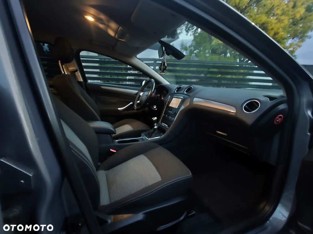 Ford Mondeo 2.0 TDCi Titanium - 25