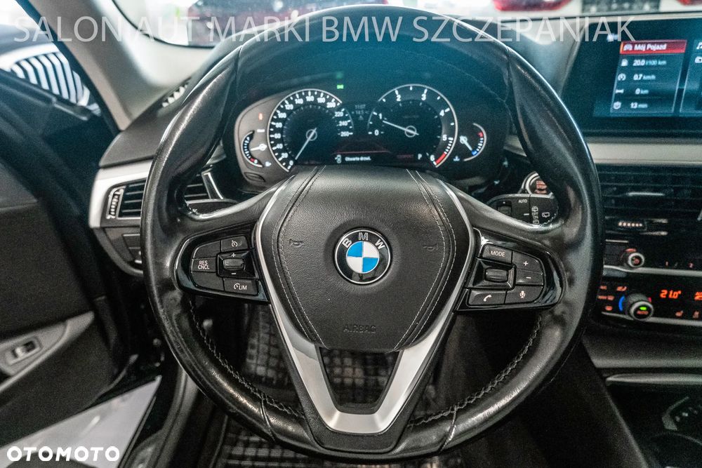 BMW Seria 5 520d xDrive - 14