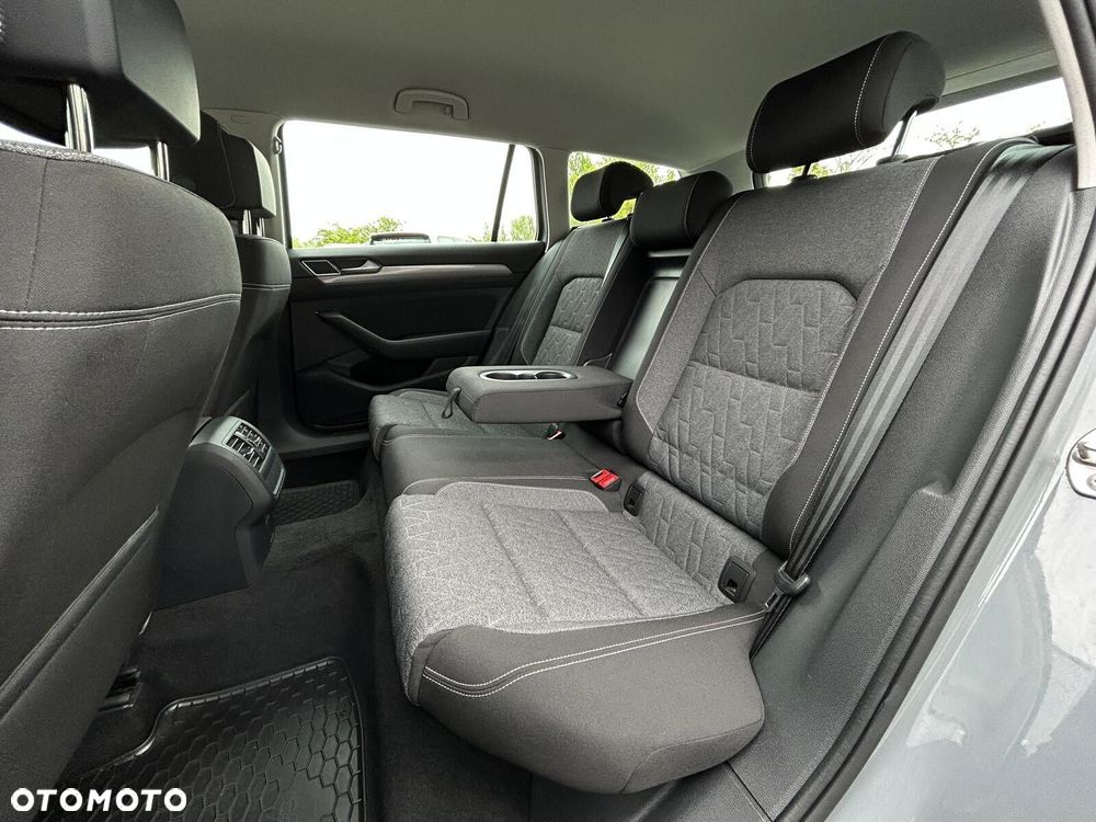 Volkswagen Passat - 19