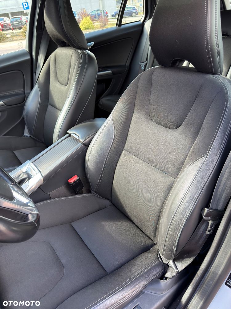 Volvo V60 D4 Drive-E R-Design Momentum - 11