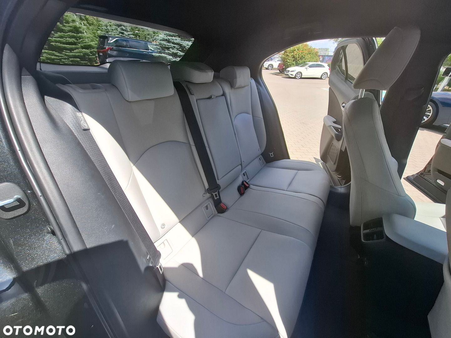 Lexus UX - 25