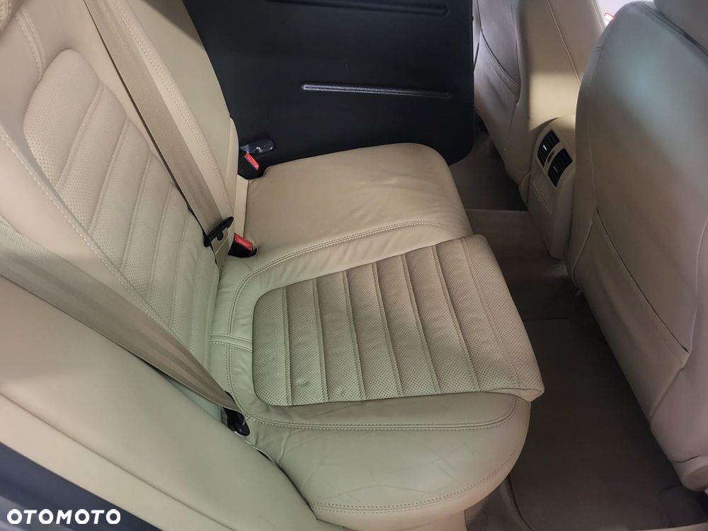 Volkswagen Passat Variant 2.0 TDI DSG Highline - 26