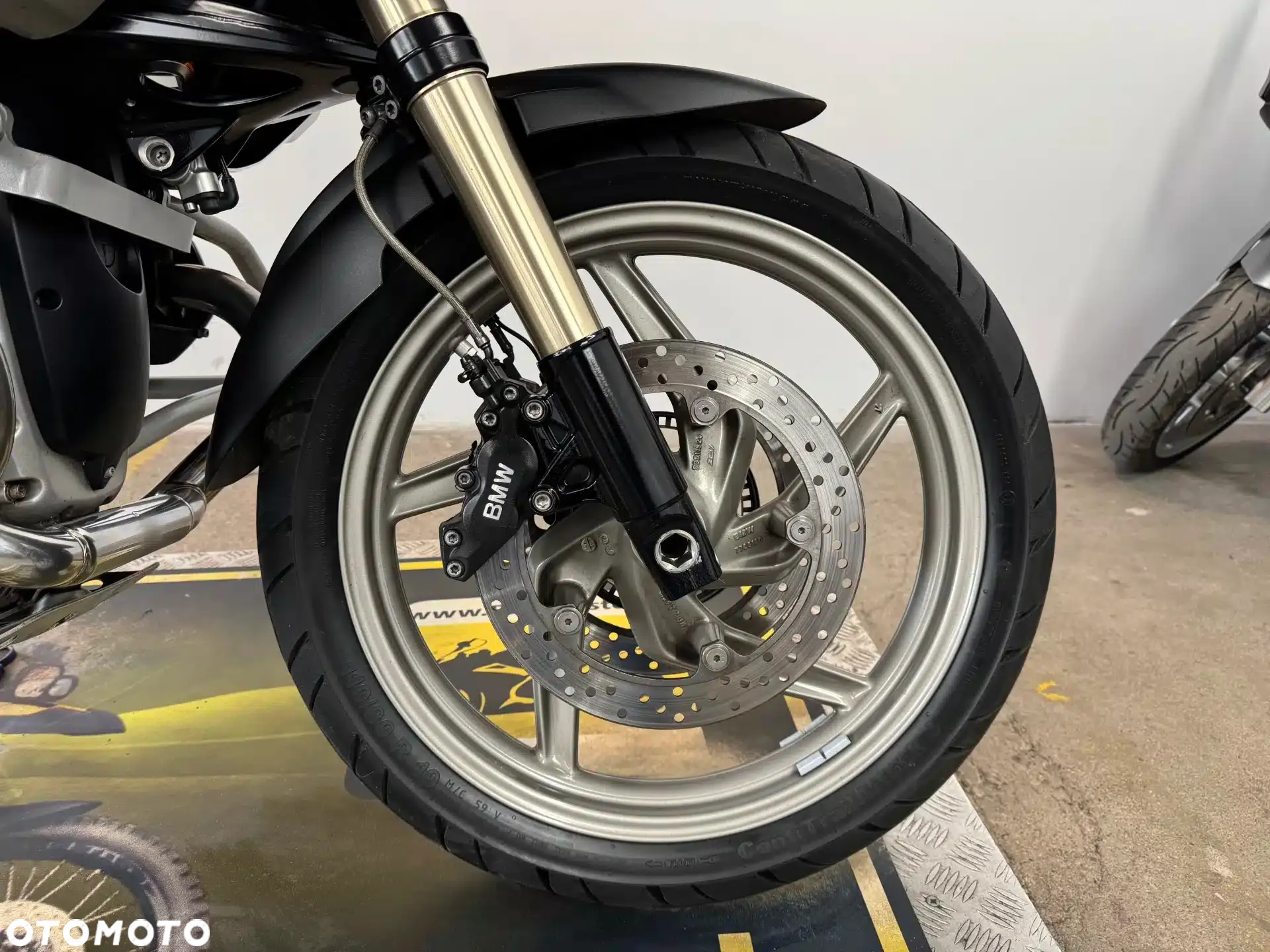 BMW R - 8