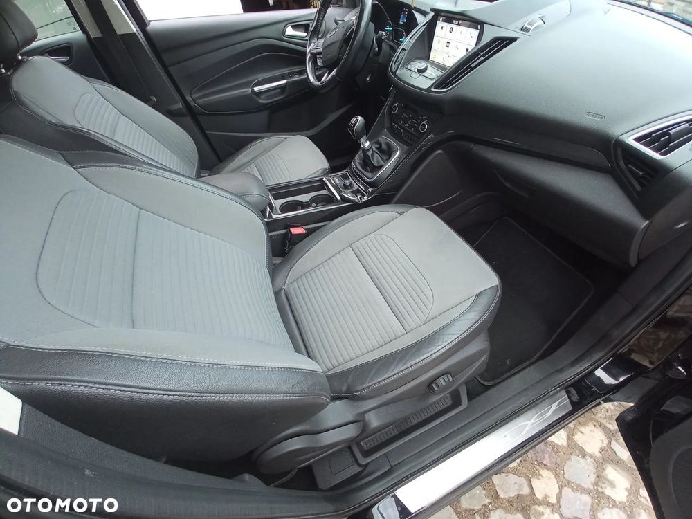 Ford Kuga 2.0 TDCi 4x4 Vignale - 25