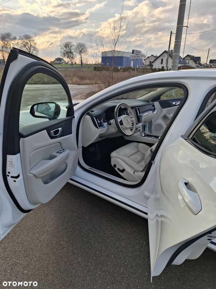 Volvo S60 B5 B Ultimate Dark - 4