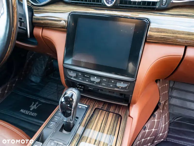 Maserati Quattroporte - 17