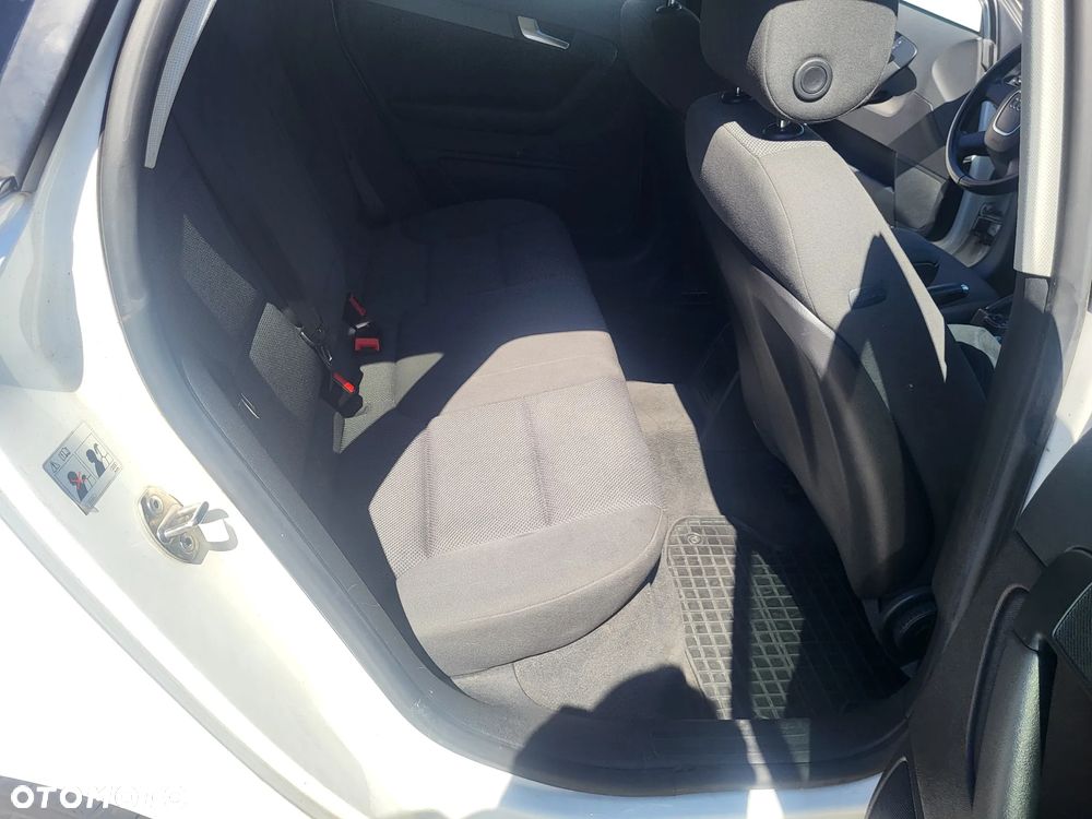 Audi A3 Sportback 1.6 TDI DPF Ambiente - 16