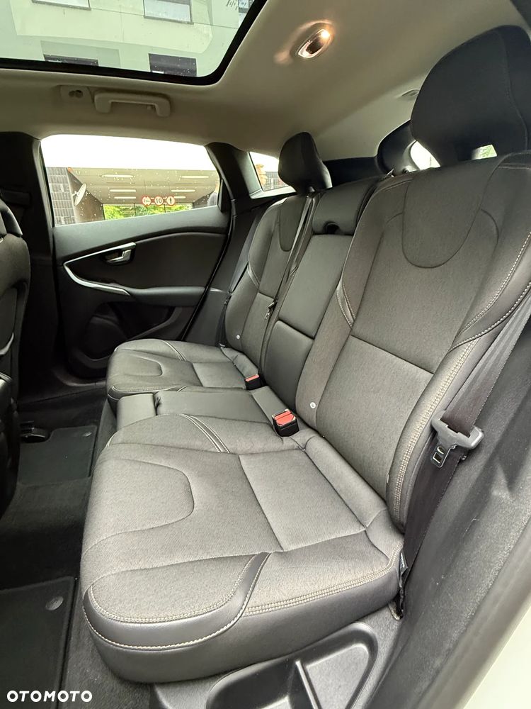 Volvo V40 Cross Country D4 Momentum - 17