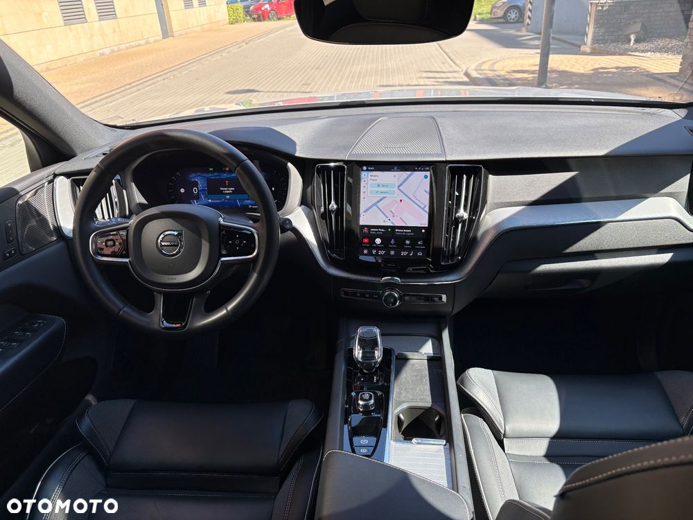 Volvo XC 60 B4 B Plus Dark - 11